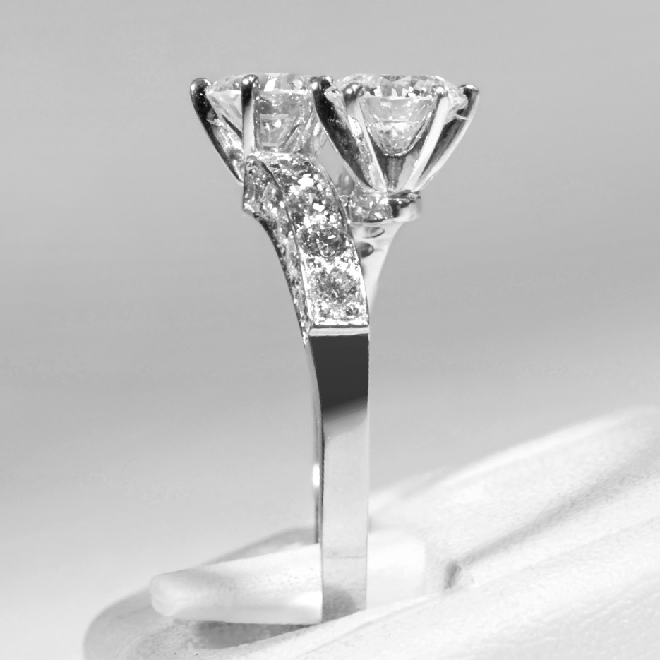 Pierścionek zaręczynowy z białego złota LA40 dwa wyjątkowe kamienie centralne 0.75 ct - obrazek 3