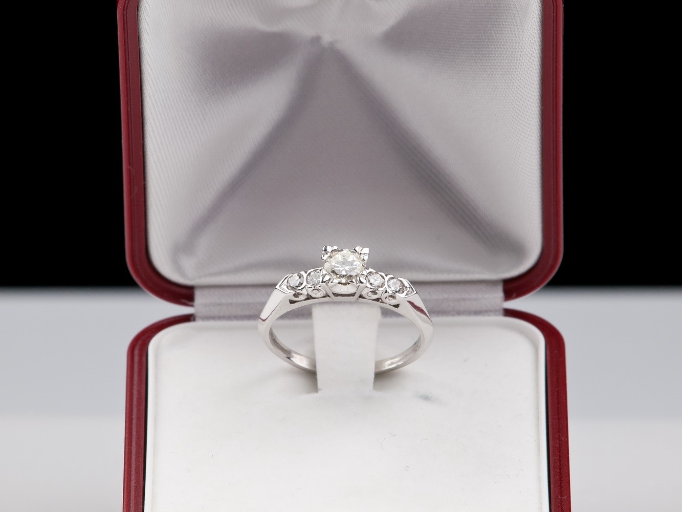 Złoty pierścionek zaręczynowy LA75 brylant centralny 0.5 ct - obrazek 3